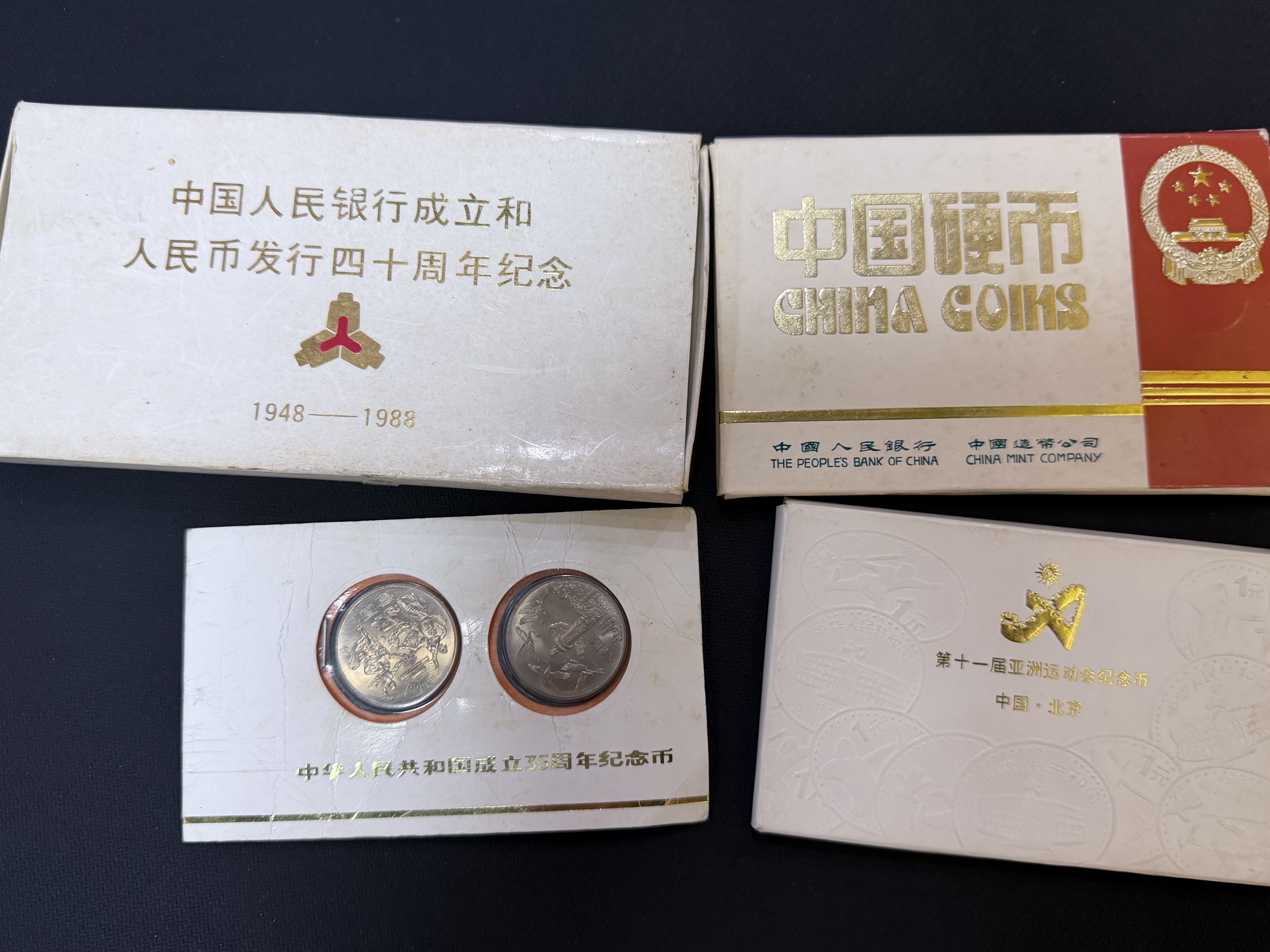早期流通纪念币、专题纪念币及纪念章为主。成交图片