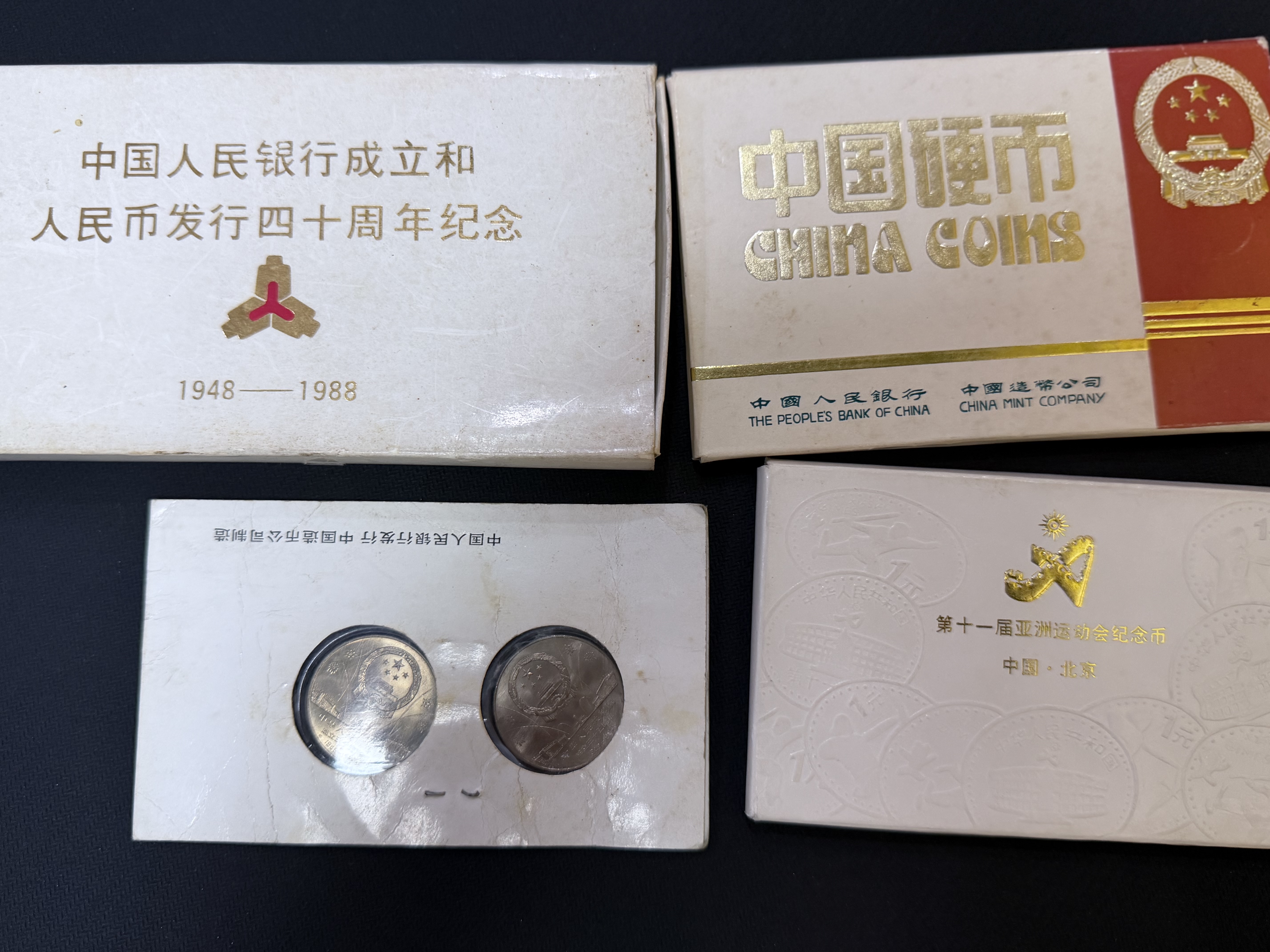 早期流通纪念币、专题纪念币及纪念章为主。成交图片
